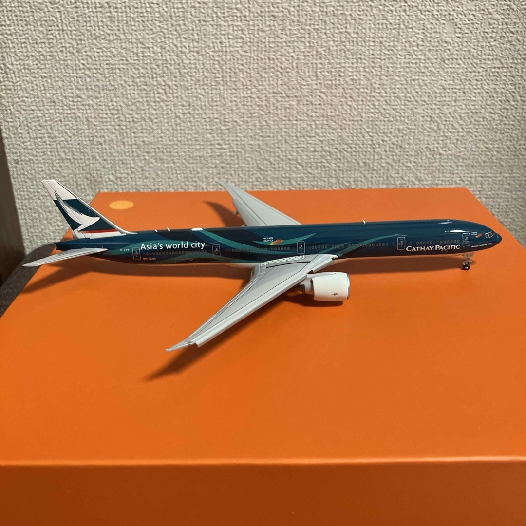 @新品 @レア Boeing777-300ER キャセイパシフィック航空 エンタメ/ホビーのテーブルゲーム/ホビー(航空機)の商品写真