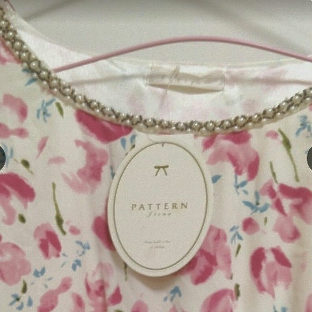 PATTERN fiona(パターンフィオナ)のPATTERN  花柄　 ワンピース 半袖　Mサイズ レディースのワンピース(ひざ丈ワンピース)の商品写真