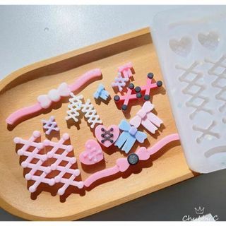 シリコンモールド　編み上げ　リボン　レース　ハート　トレカケース　レジン　パーツ(各種パーツ)