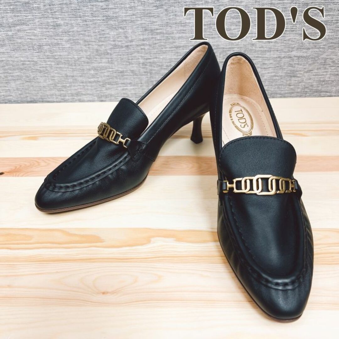 TOD'S(トッズ)のトッズ TOD'S パンプス ポインテッドトゥ チェーン ブラック ゴールド レディースの靴/シューズ(ハイヒール/パンプス)の商品写真