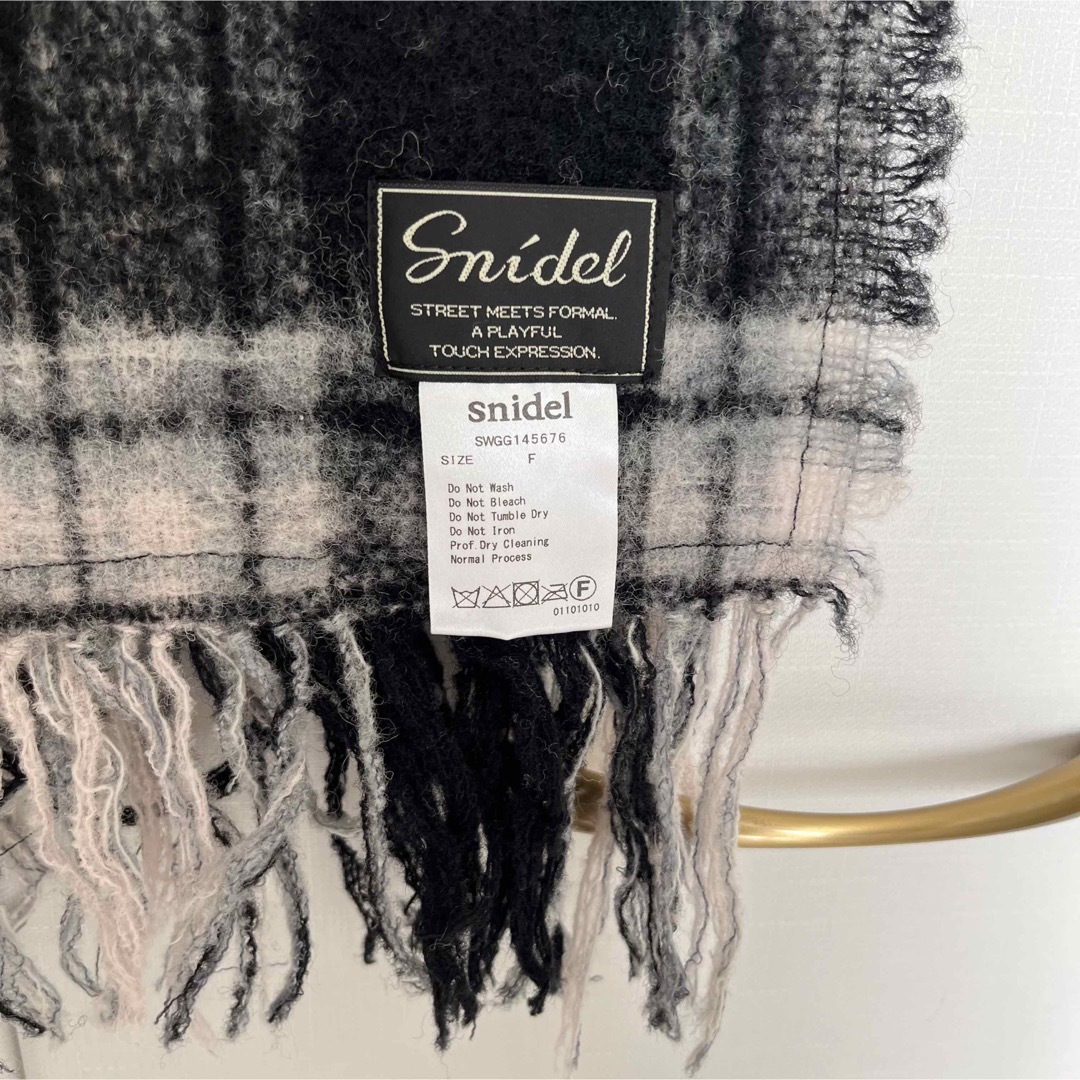 スナイデル　チェックマフラー SNIDEL（スナイデル）の「ボリュームチェックマフラー（マフラー