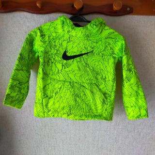 ナイキ(NIKE)のナイキ　裏毛パーカー　蛍光色　ネオンカラー　黄色(ジャケット/上着)