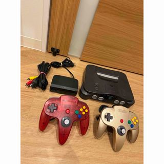 ニンテンドウ64(NINTENDO 64)のニンテンドー64 本体 コントローラー ゴールド クリアレッド(家庭用ゲーム機本体)