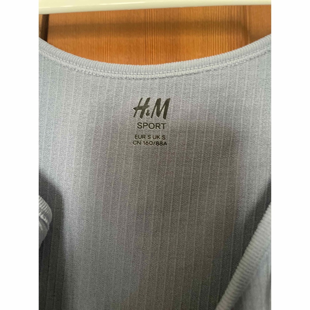 H&M(エイチアンドエム)のH&M sports wear スポーツウェア　トップス スポーツ/アウトドアのランニング(ウェア)の商品写真