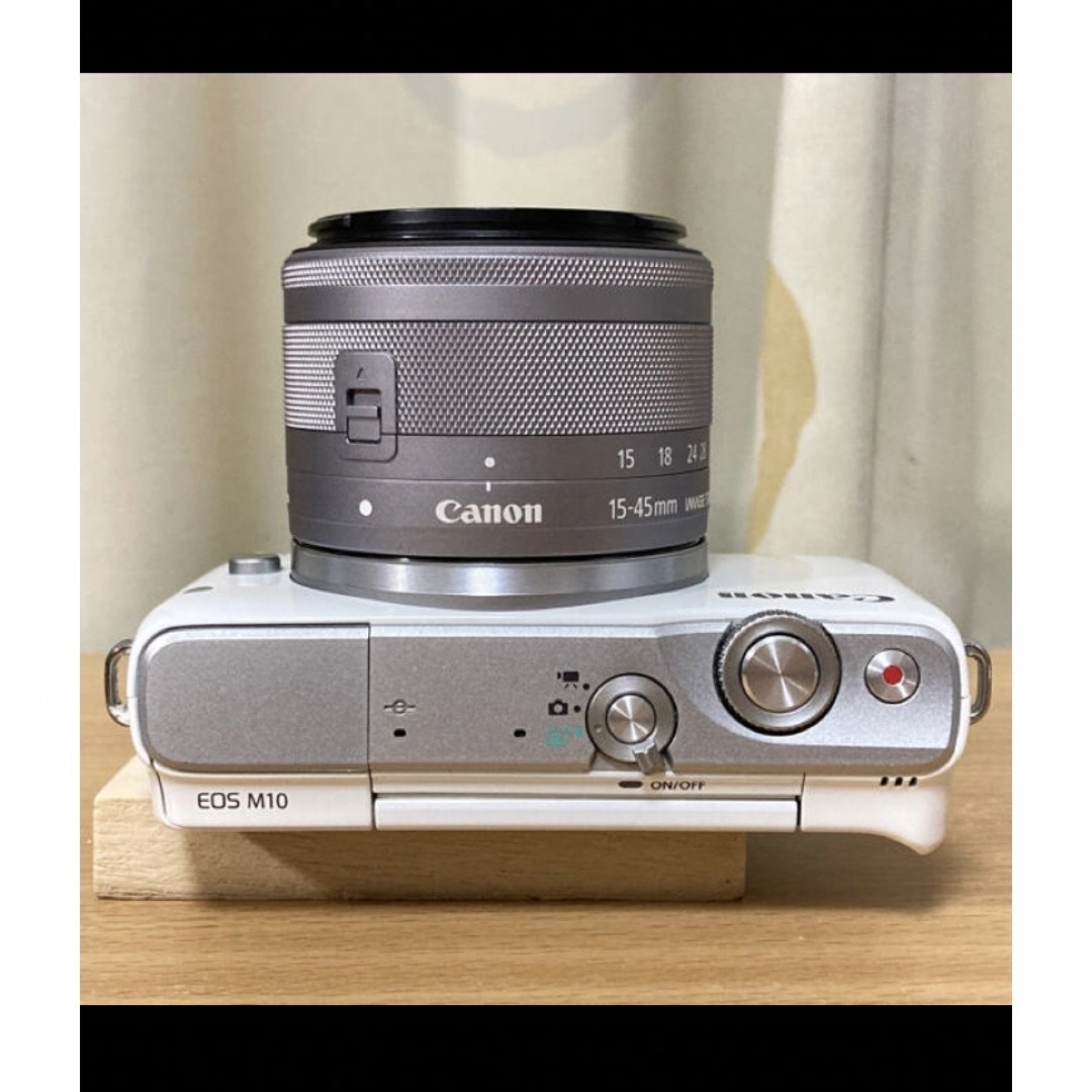 Canon(キヤノン)のEOS M10 ミラーレス一眼 Wi-Fi搭載 標準レンズキット ホワイト スマホ/家電/カメラのカメラ(ミラーレス一眼)の商品写真