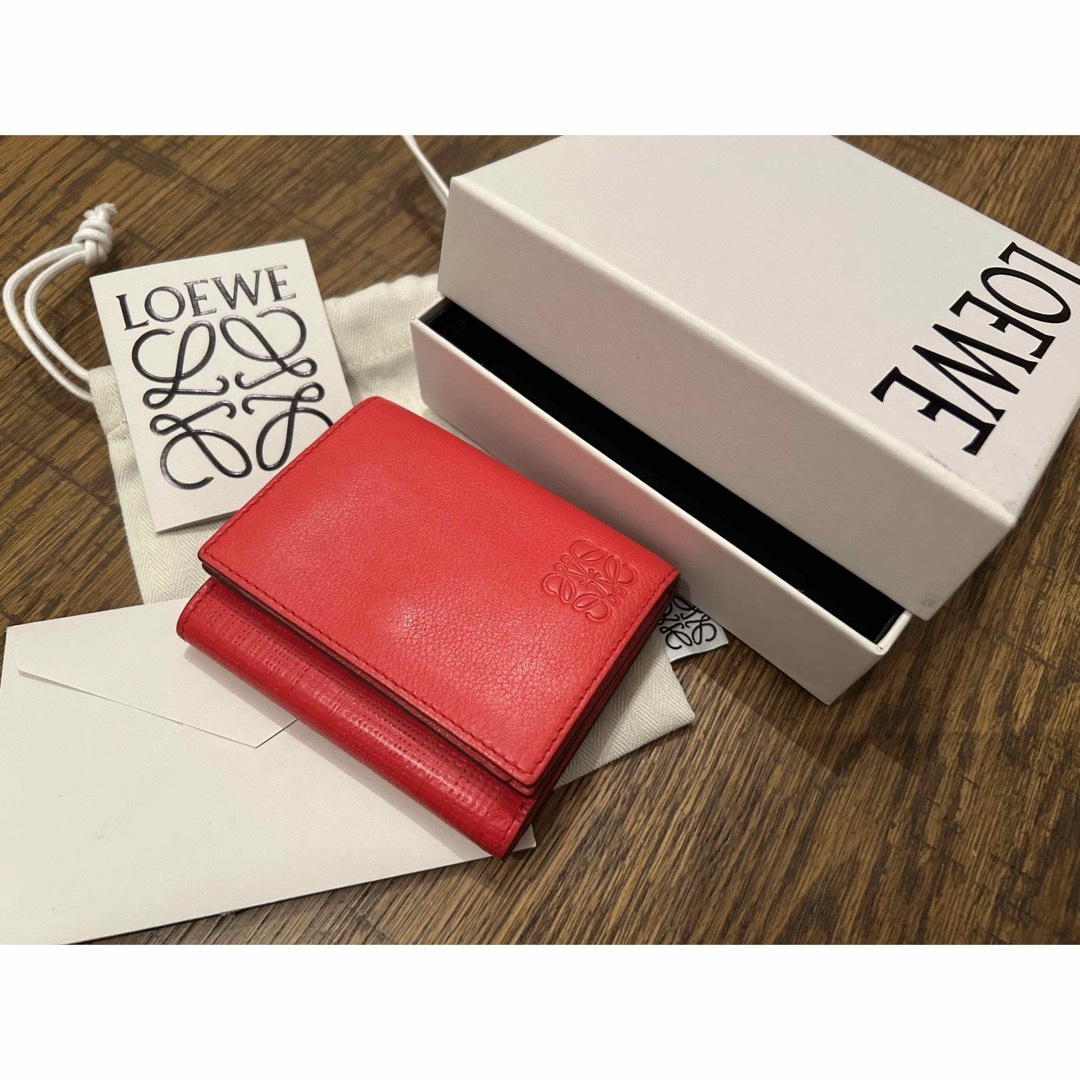 LOEWE(ロエベ)のLOEWE LINENTRIFOLD WALLET red 財布 レディースのファッション小物(財布)の商品写真