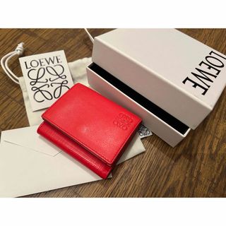 ロエベ(LOEWE)のLOEWE LINENTRIFOLD WALLET red 財布(財布)