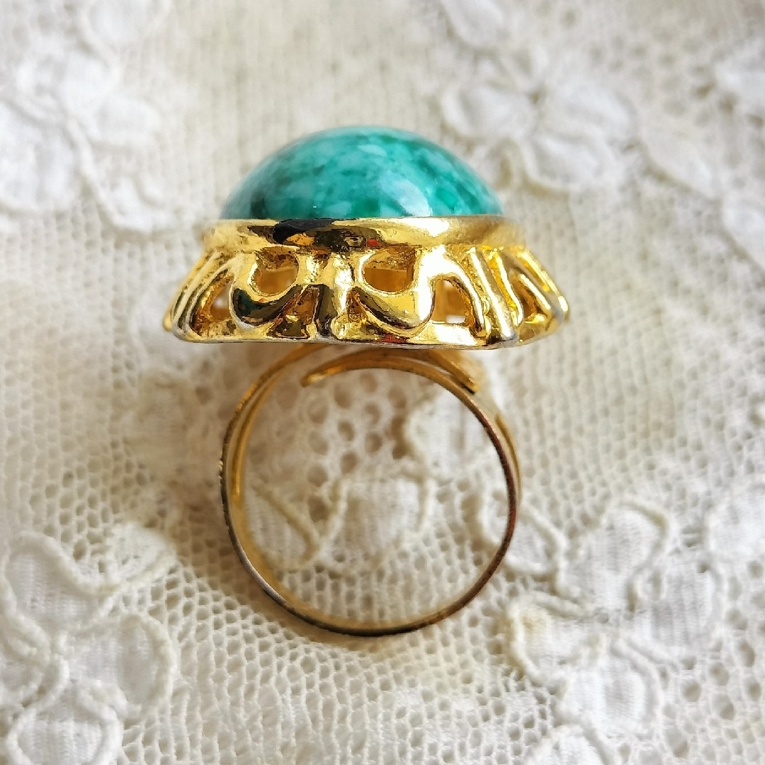 ヴィンテージ 鮮やかグリーン 斑模様 リング 指輪 レディースのアクセサリー(リング(指輪))の商品写真