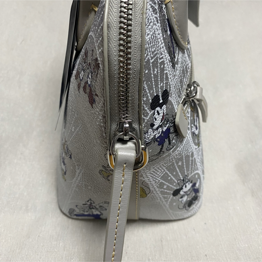 Disney(ディズニー)のディズニー 100周年 バッグ Dooney＆Bourke ドゥーニー レディースのバッグ(ハンドバッグ)の商品写真