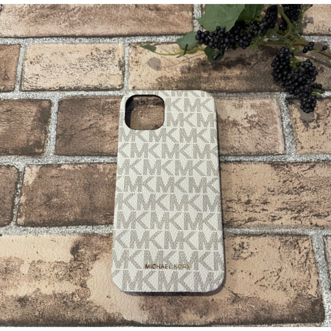 Michael Kors(マイケルコース)のマイケルコース　iPhone13ケース【型番】MKJH21PC07 VANIL スマホ/家電/カメラのスマホアクセサリー(iPhoneケース)の商品写真