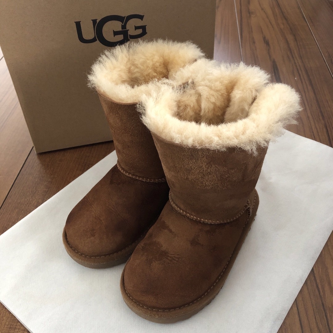 UGG(アグ)のUGG ブーツ 16 キッズ/ベビー/マタニティのキッズ靴/シューズ(15cm~)(ブーツ)の商品写真