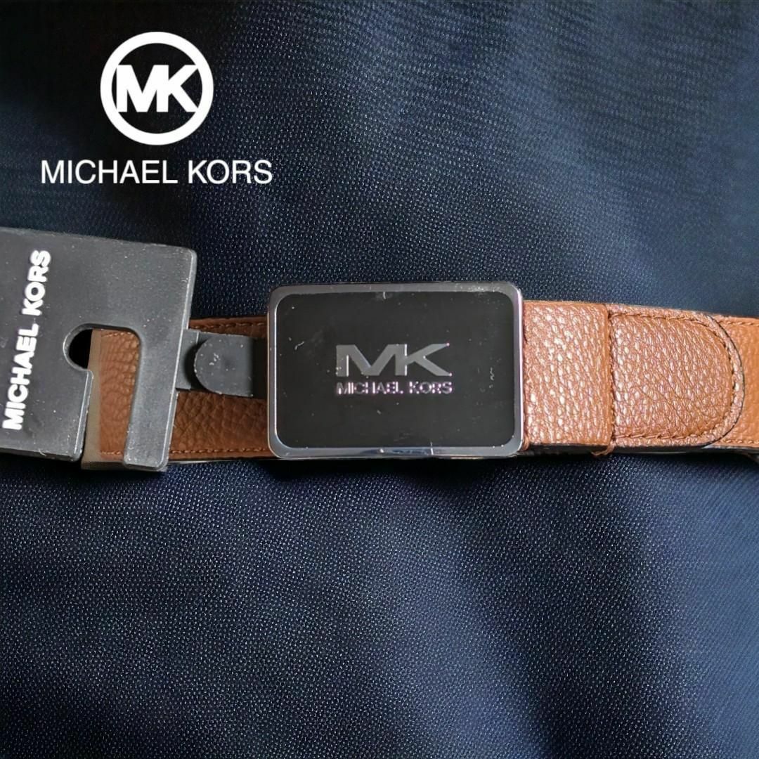 Michael Kors(マイケルコース)の【新品】MK ロゴ エナメル プレート ベルト　サイズ46　115～125㎝ メンズのファッション小物(ベルト)の商品写真