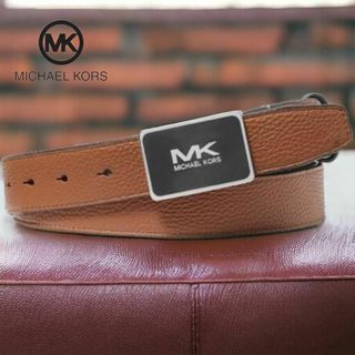 マイケルコース(Michael Kors)の【新品】MK ロゴ エナメル プレート ベルト　サイズ46　115～125㎝(ベルト)