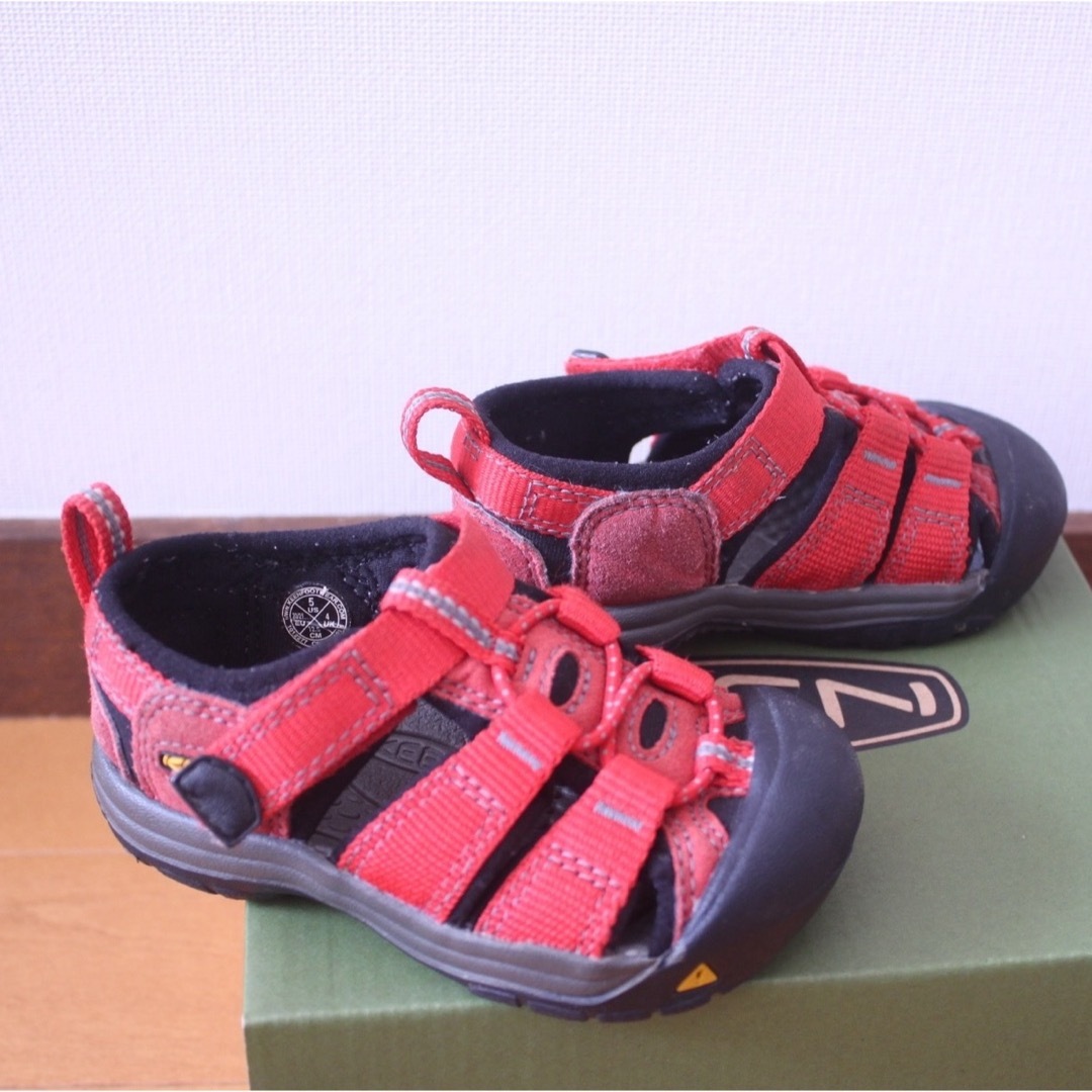 KEEN(キーン)のKEEN キーン サンダル　赤　夏　12.5センチ キッズ/ベビー/マタニティのベビー靴/シューズ(~14cm)(サンダル)の商品写真