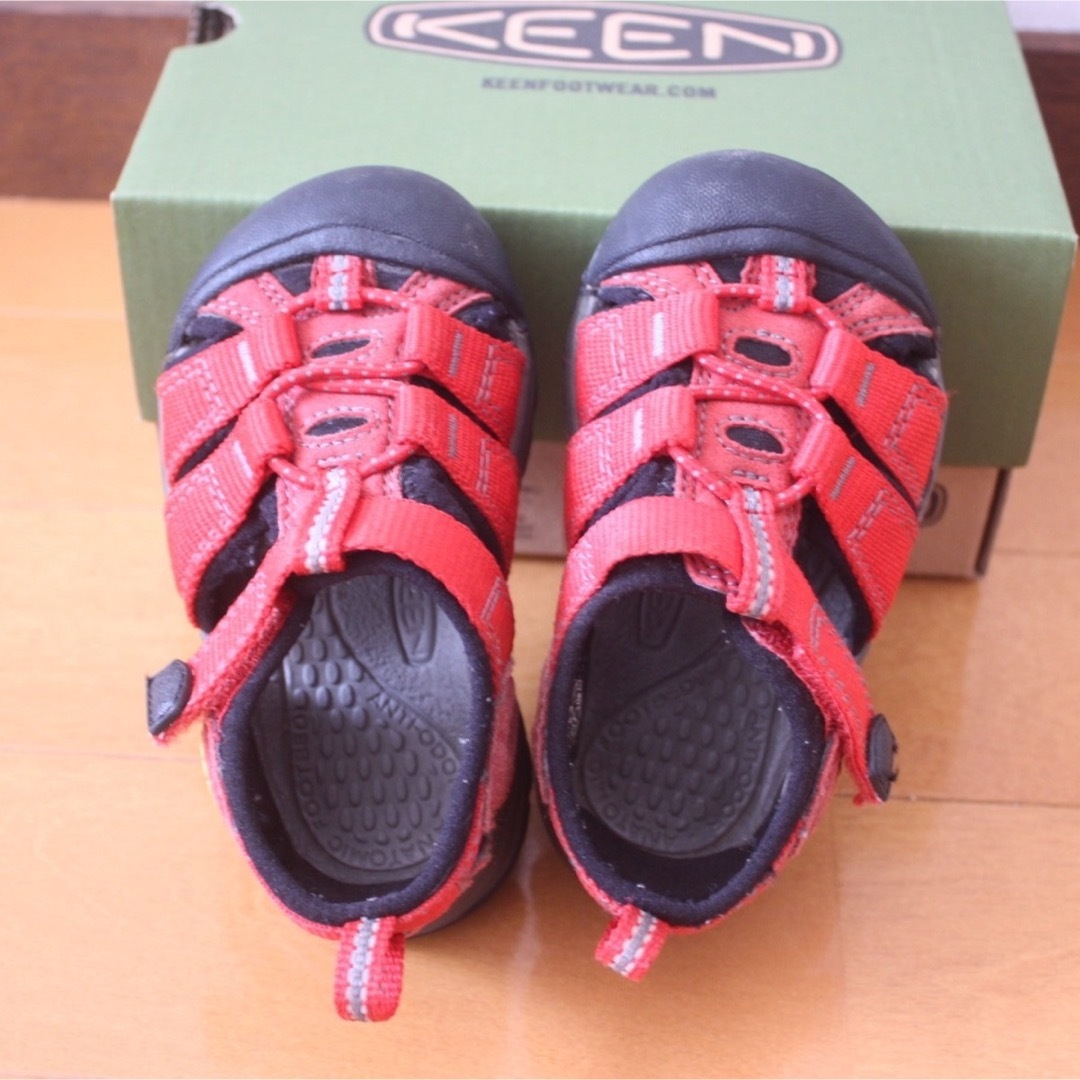 KEEN(キーン)のKEEN キーン サンダル　赤　夏　12.5センチ キッズ/ベビー/マタニティのベビー靴/シューズ(~14cm)(サンダル)の商品写真