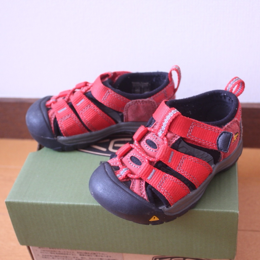 KEEN(キーン)のKEEN キーン サンダル　赤　夏　12.5センチ キッズ/ベビー/マタニティのベビー靴/シューズ(~14cm)(サンダル)の商品写真