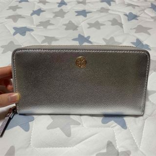 トリーバーチ(Tory Burch)のトリーバーチ 長財布 ジップ コンチネンタル ウォレット シルバー アメリカ(財布)