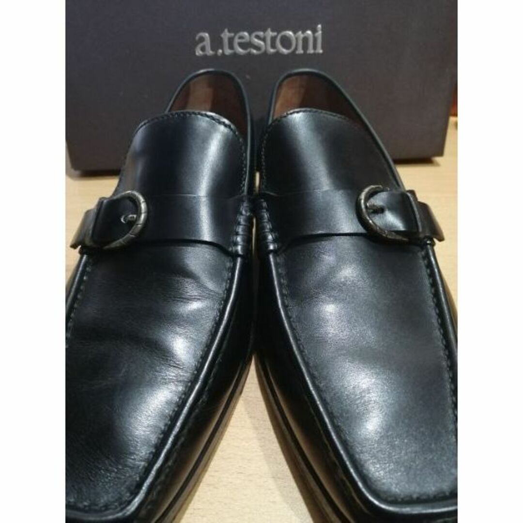 a.testoni(アテストーニ)の美品 アテストーニ 本革黒 スリッポン a.testoni 26.5㎝ モカシン メンズの靴/シューズ(スリッポン/モカシン)の商品写真