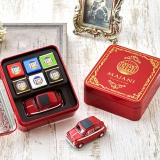 22メーラ 最終価格　Majani FIAT ミニカーセット 2024(菓子/デザート)