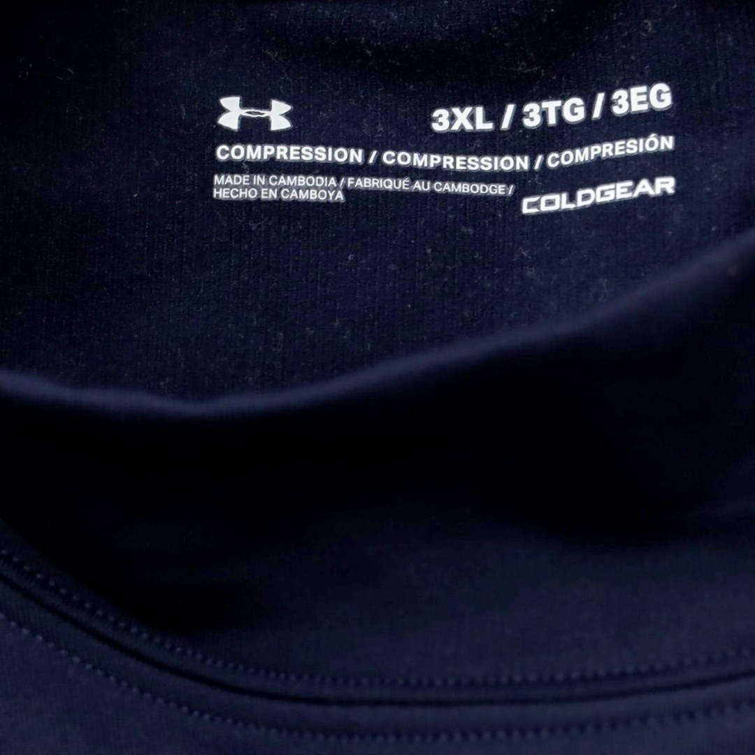 UNDER ARMOUR(アンダーアーマー)の【中古】アンダーアーマー UNDER ARMOUR ポリエステルジャージー ハイネックカットソー 長袖Ｔシャツ ネイビー【サイズ3XL】【メンズ】 メンズのトップス(Tシャツ/カットソー(七分/長袖))の商品写真