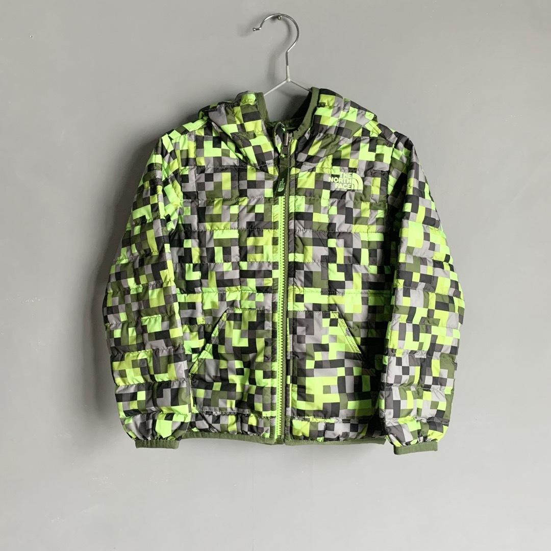 THE NORTH FACE(ザノースフェイス)のTHE NORTH FACE 子供用３歳 ダウンジャケット ノースフェイスキッズ キッズ/ベビー/マタニティのキッズ服男の子用(90cm~)(ジャケット/上着)の商品写真