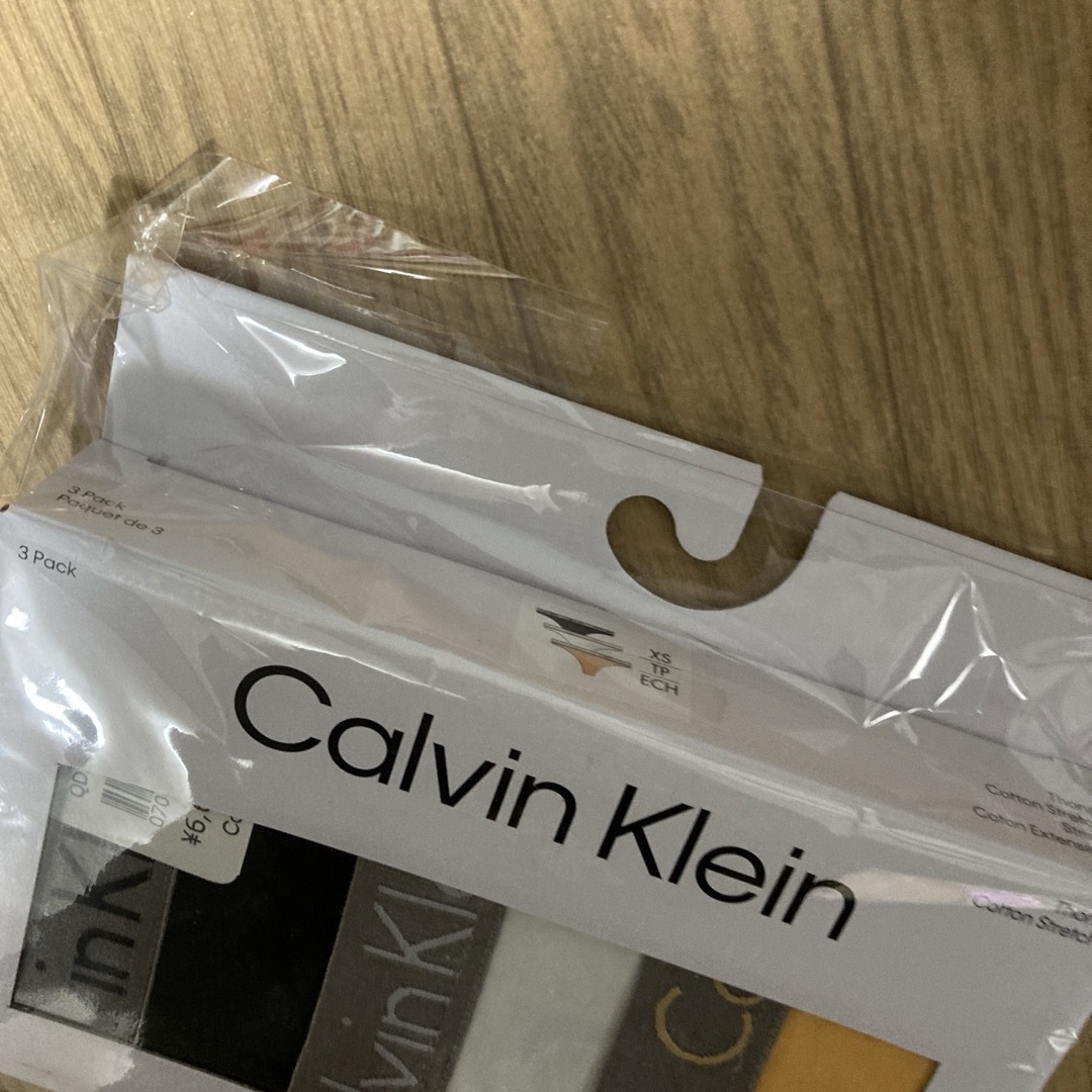 Calvin Klein(カルバンクライン)のCalvin Klein   Tバック  3パック XS 定価6600 レディースの下着/アンダーウェア(ショーツ)の商品写真