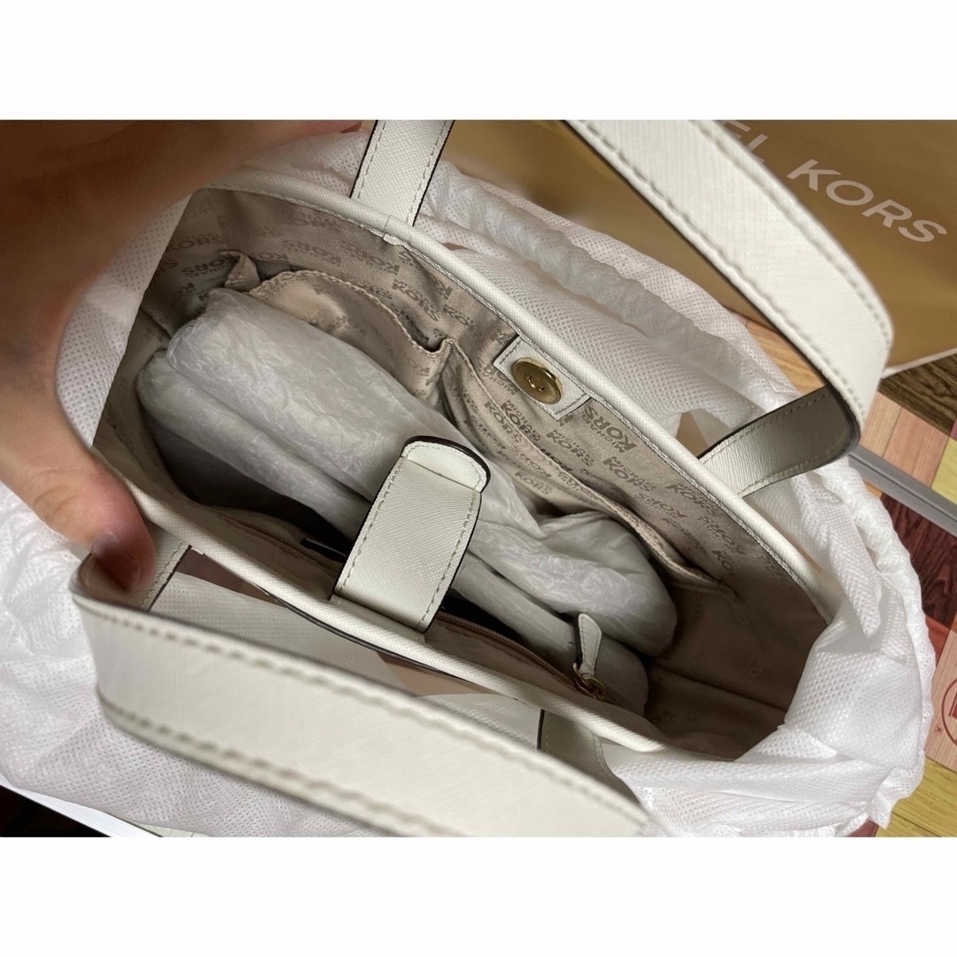 Michael Kors(マイケルコース)のマイケルコース／ハンドバッグホワイトused良品送料込み レディースのバッグ(ハンドバッグ)の商品写真