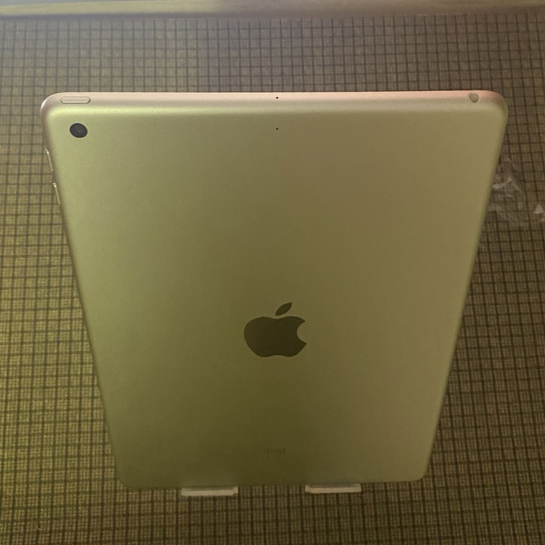 iPad(アイパッド)のiPad5世代  32GB wifi スマホ/家電/カメラのPC/タブレット(タブレット)の商品写真