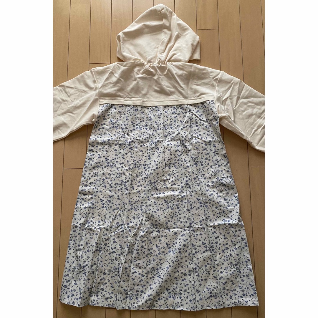 apres les cours(アプレレクール)のアプレレクール バックプリーツパーカーワンピース 140 キッズ/ベビー/マタニティのキッズ服女の子用(90cm~)(ワンピース)の商品写真