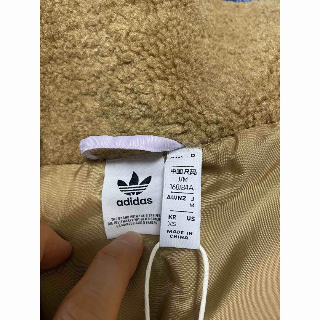 adidas(アディダス)のadidas ボアジャケット　M  新品　キャメル レディースのジャケット/アウター(ブルゾン)の商品写真