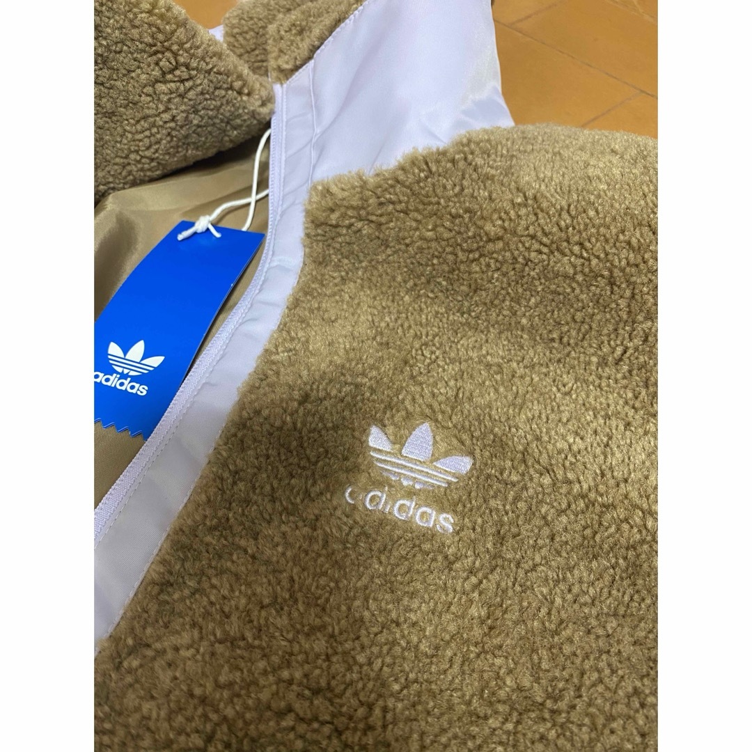 adidas(アディダス)のadidas ボアジャケット　M  新品　キャメル レディースのジャケット/アウター(ブルゾン)の商品写真