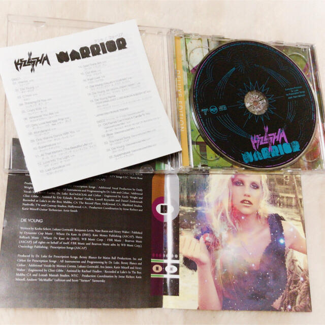 KE$HA/WARRIOR エンタメ/ホビーのCD(ポップス/ロック(洋楽))の商品写真