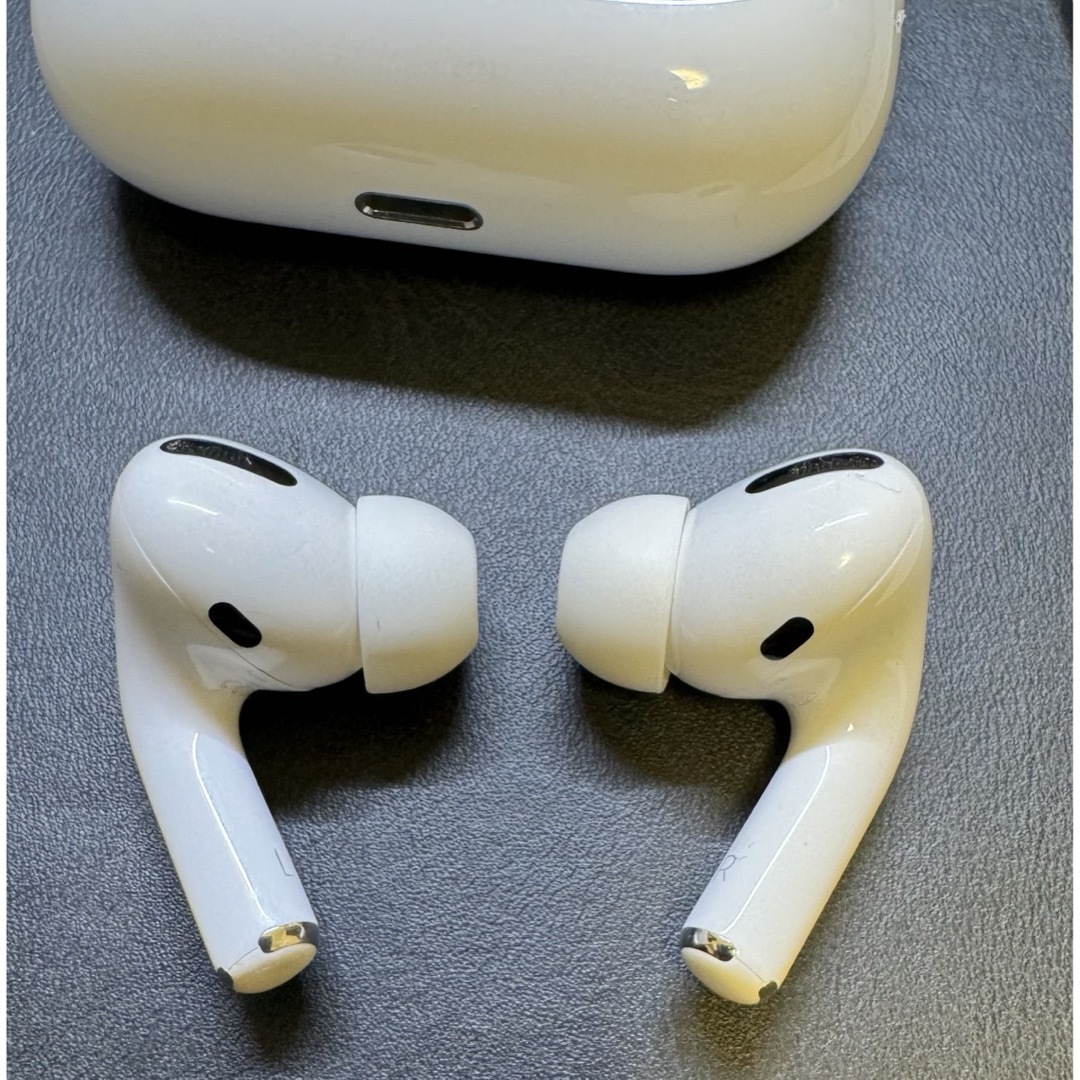 Apple(アップル)のAirPods pro 初代 全付属品付き スマホ/家電/カメラのオーディオ機器(ヘッドフォン/イヤフォン)の商品写真
