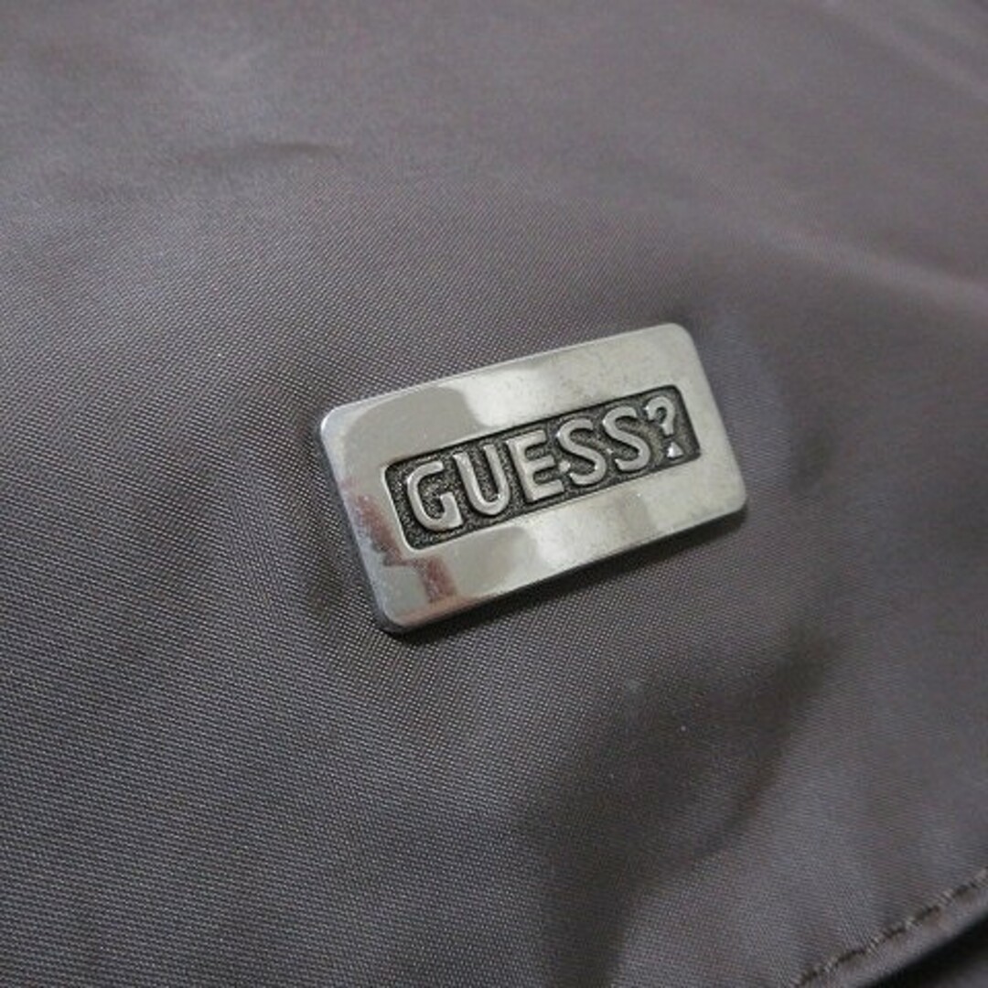 GUESS(ゲス)のゲス リュックサック デイパック ロゴプレート 布製 茶 ブラウン ■GY11  レディースのバッグ(リュック/バックパック)の商品写真