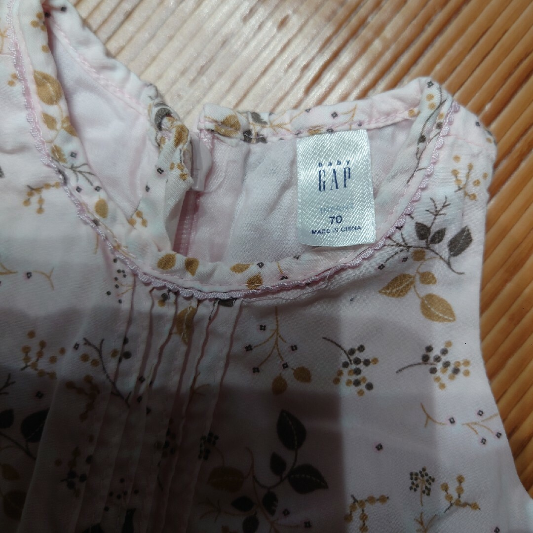 babyGAP(ベビーギャップ)の春 花柄ワンピース キッズ/ベビー/マタニティのベビー服(~85cm)(ワンピース)の商品写真