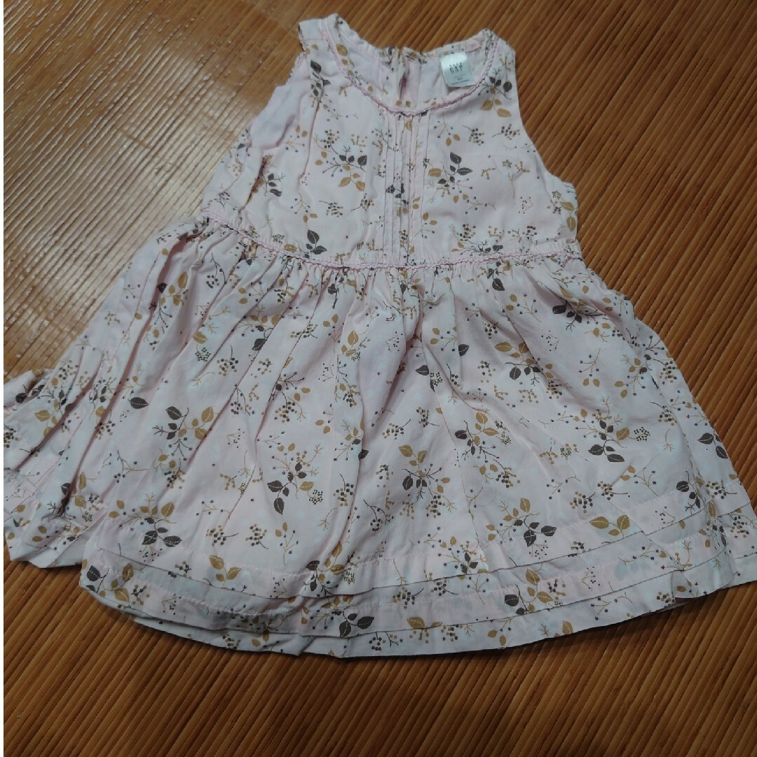 babyGAP(ベビーギャップ)の春 花柄ワンピース キッズ/ベビー/マタニティのベビー服(~85cm)(ワンピース)の商品写真
