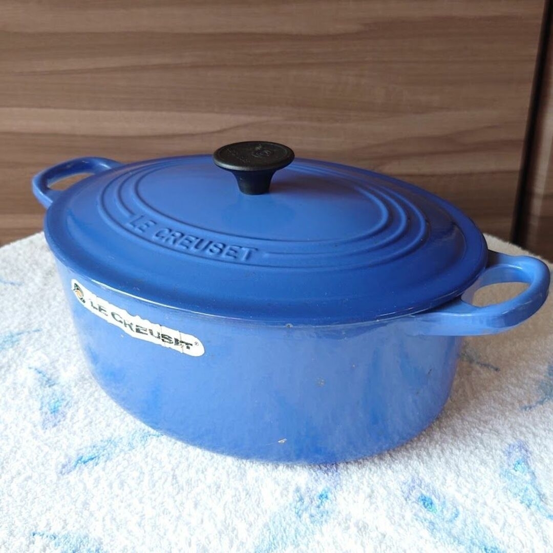 LE CREUSET(ルクルーゼ)の【Jenda Thang様専用】ル・クルーゼココット・オーバル両手鍋２５cm インテリア/住まい/日用品のキッチン/食器(鍋/フライパン)の商品写真