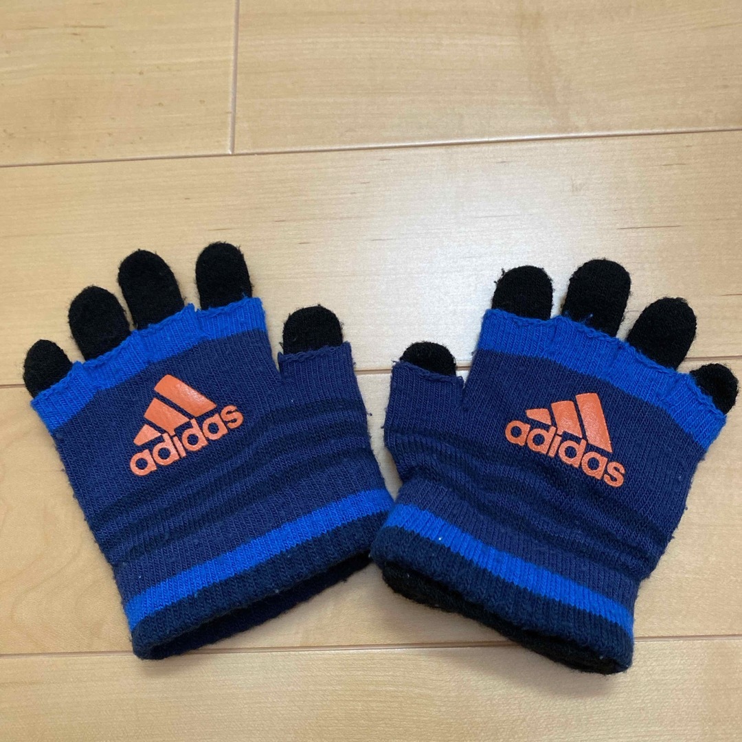 adidas(アディダス)のキッズ　手袋 キッズ/ベビー/マタニティのこども用ファッション小物(手袋)の商品写真