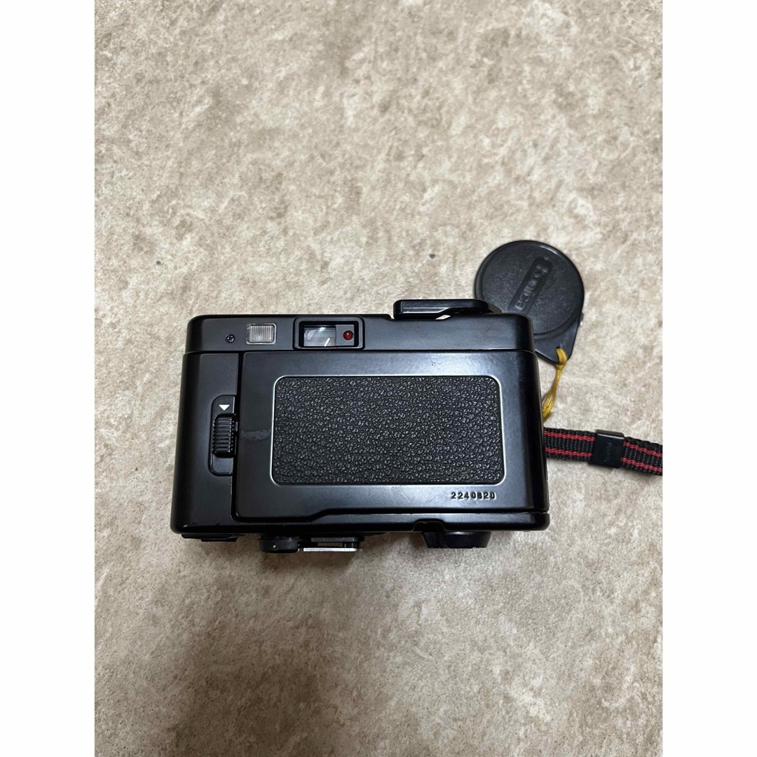 KONICA MINOLTA(コニカミノルタ)のコニカ　フィルムカメラ　 C35 EF3 レッド　赤　 スマホ/家電/カメラのカメラ(フィルムカメラ)の商品写真