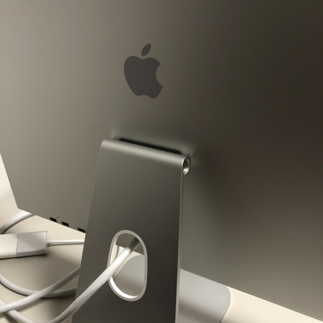 Apple(アップル)の美品【USB-C接続】apple cinema display 20inch スマホ/家電/カメラのPC/タブレット(ディスプレイ)の商品写真