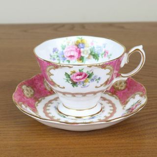 ロイヤルアルバート(ROYAL ALBERT)のロイヤルアルバート　レディーカーライル　デュオ　ティーカップ　ピンク　イギリス(食器)