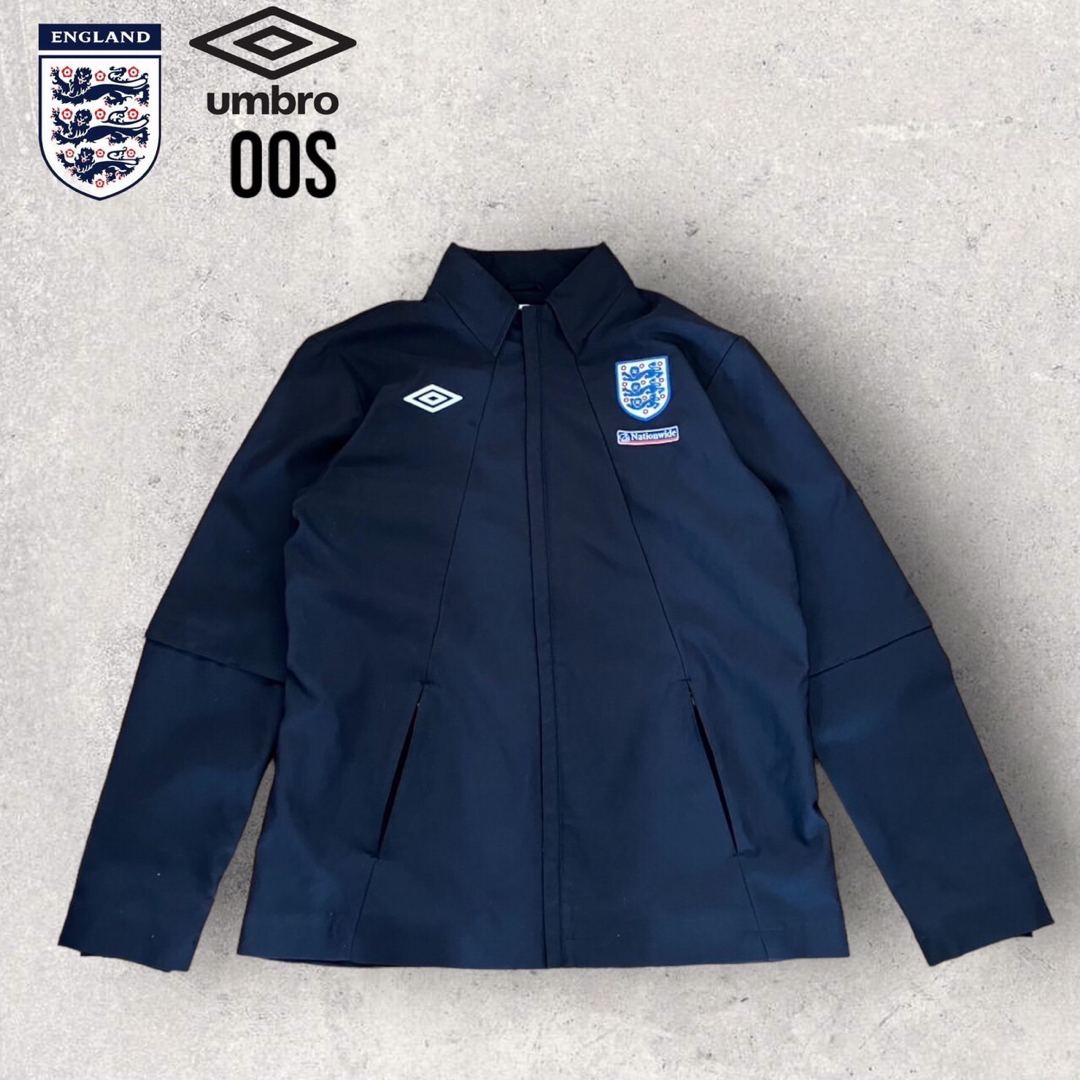 UMBRO(アンブロ)のレア　00s アンブロ　イングランド代表　ジャケット　美品　Lサイズ スポーツ/アウトドアのサッカー/フットサル(ウェア)の商品写真