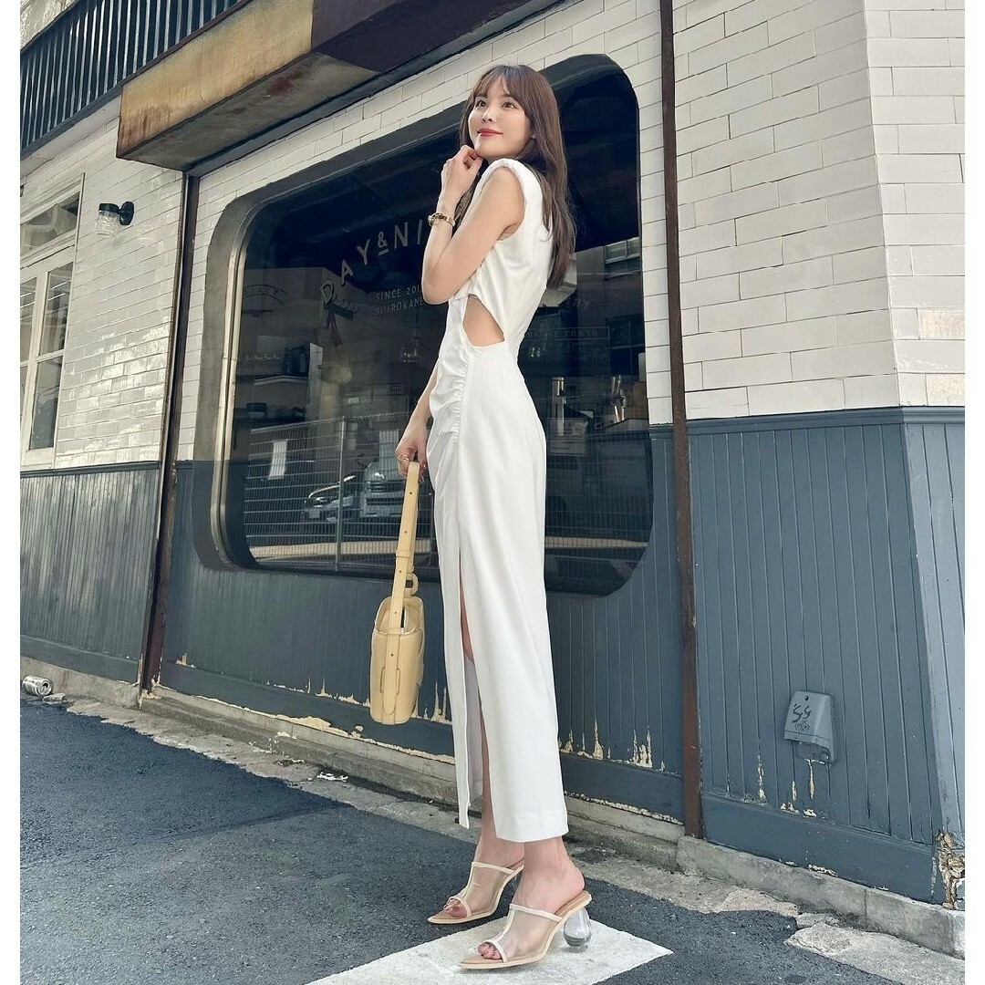 ZARA - ZARA カットアウトディテール入りミディ丈ワンピース L ZARA - ZARA カットアウトディテール入りミディ丈ワンピース L