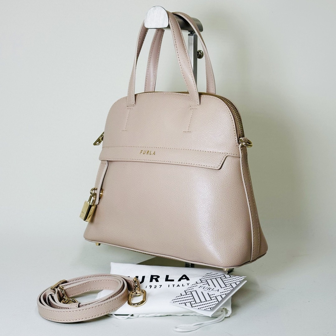 Furla(フルラ)の至極の逸品✨　現行モデル　フルラ パイパー ハンドバッグ ゴールド 南京錠 レディースのバッグ(ショルダーバッグ)の商品写真