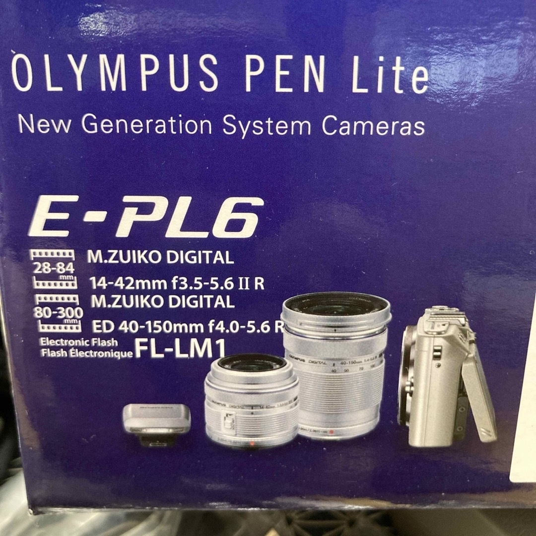 OLYMPUS(オリンパス)のOLYMPUS E-PL6 E-PL6 ダブルズームキット WHITE スマホ/家電/カメラのカメラ(ミラーレス一眼)の商品写真