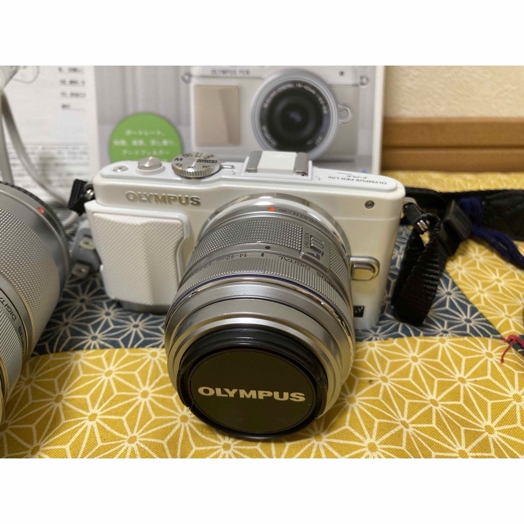 OLYMPUS(オリンパス)のOLYMPUS E-PL6 E-PL6 ダブルズームキット WHITE スマホ/家電/カメラのカメラ(ミラーレス一眼)の商品写真