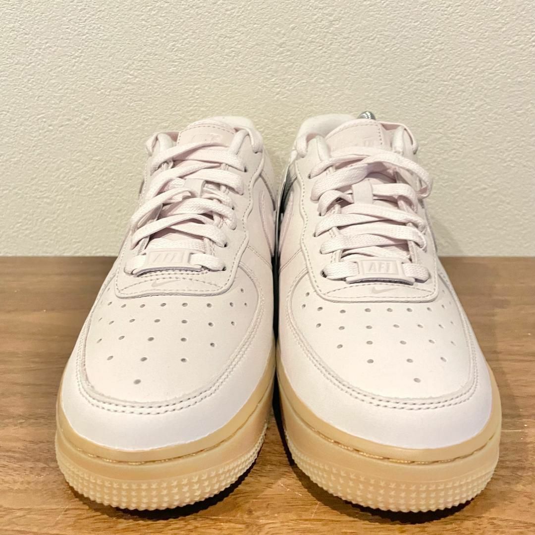 NIKE(ナイキ)のNIKE WMNS AIR FORCE 1 PRM MF PEARL PINK レディースの靴/シューズ(スニーカー)の商品写真