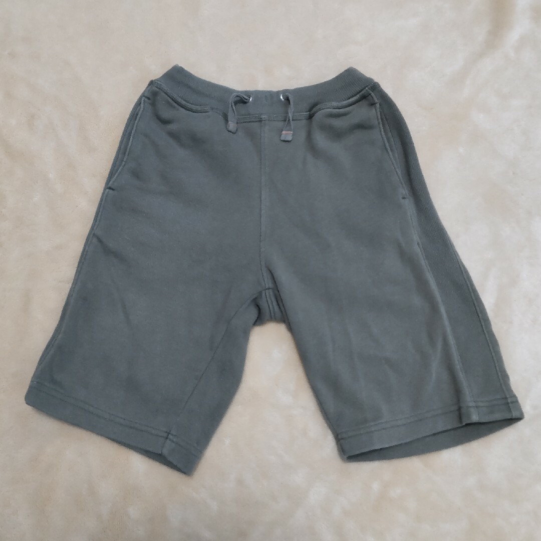 GU(ジーユー)のGU　ズボン　ハーフパンツ　カーキ　140　男児　春夏もの キッズ/ベビー/マタニティのキッズ服男の子用(90cm~)(パンツ/スパッツ)の商品写真