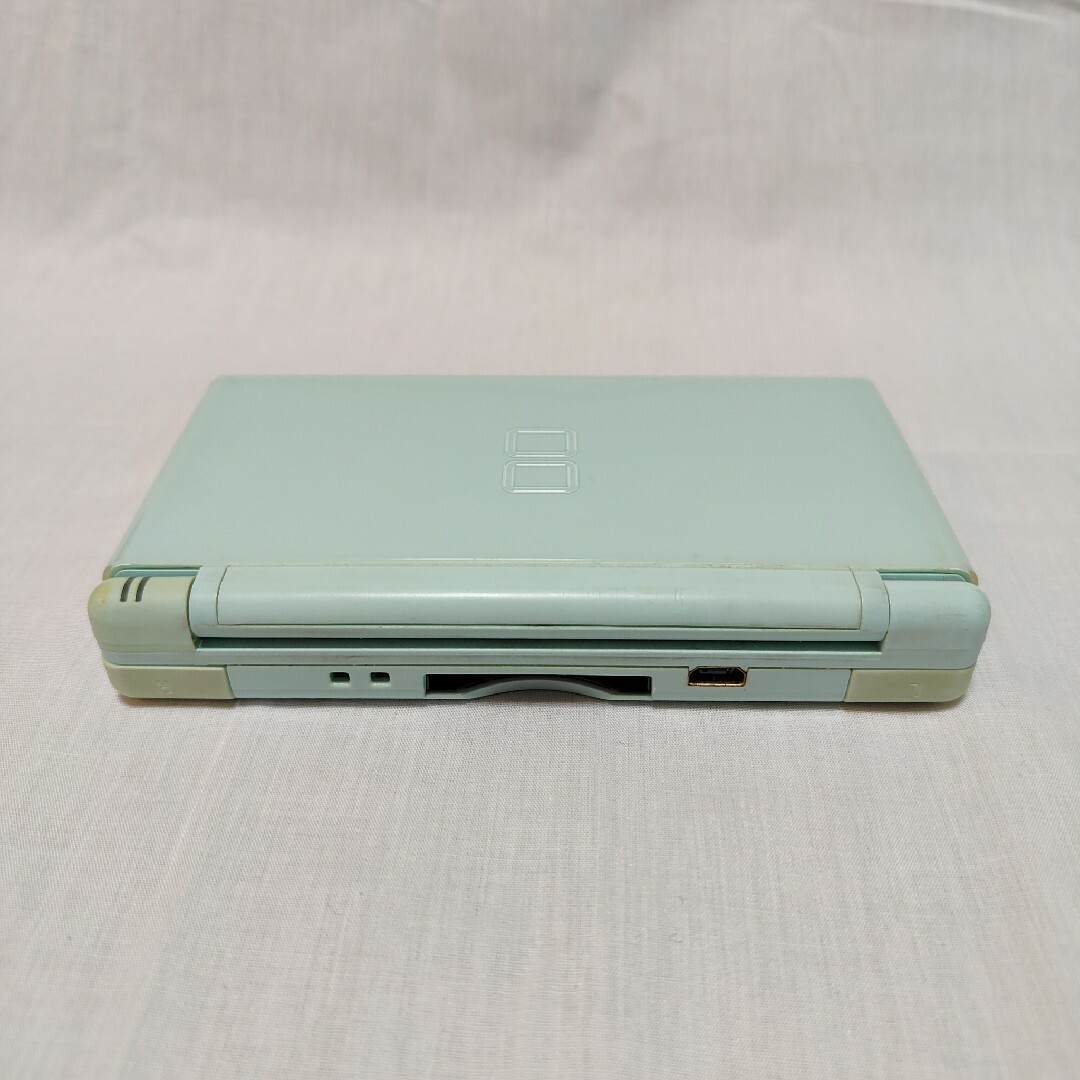 任天堂(ニンテンドウ)のNINTENDO DS Lite　アイスブルー エンタメ/ホビーのゲームソフト/ゲーム機本体(携帯用ゲーム機本体)の商品写真