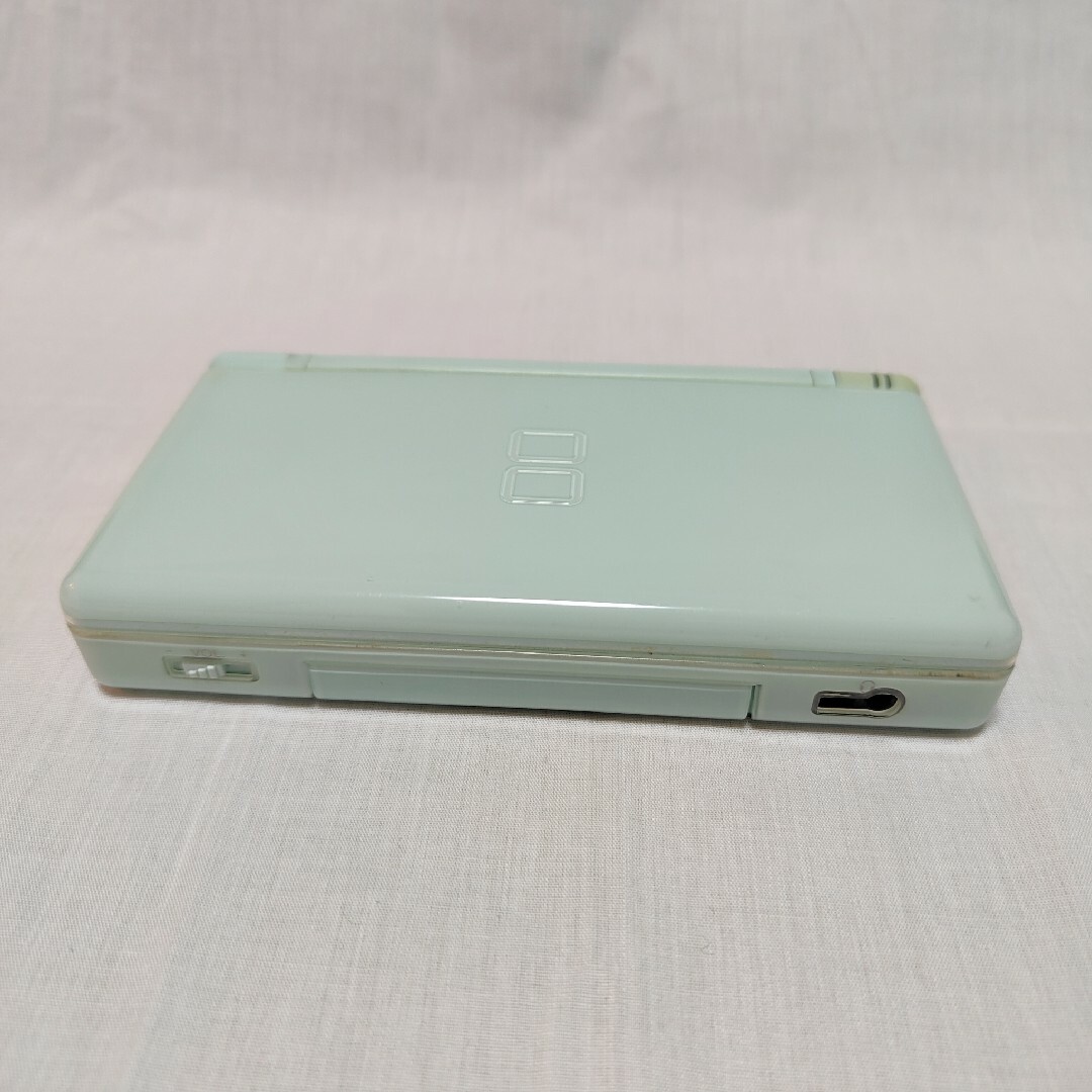 任天堂(ニンテンドウ)のNINTENDO DS Lite　アイスブルー エンタメ/ホビーのゲームソフト/ゲーム機本体(携帯用ゲーム機本体)の商品写真